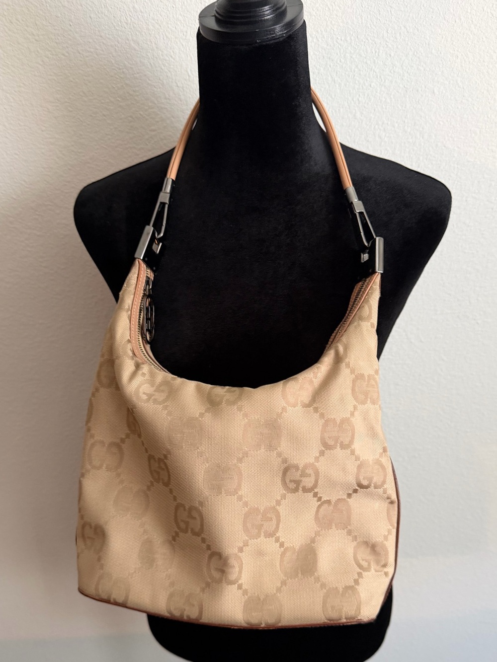 PRE LOVED Gucci Beige GG Canvas and Leather Vintage Shoulder Bag